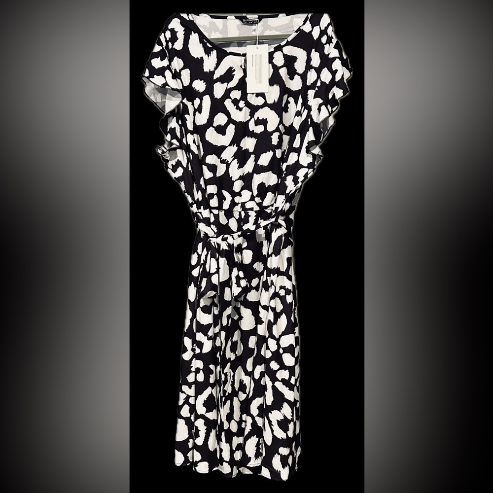 NWT BloomChic Black and White maxi dress Plus Size 28 Ruffle Sleeves